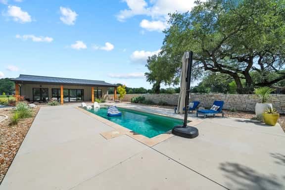 Hill Country Retreat: Walk to Guadalupe River & - Image 1